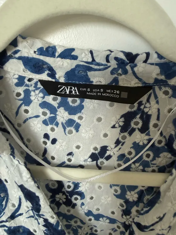 Zara White and Navy Blue Floral Eyelet Dress - Image 4