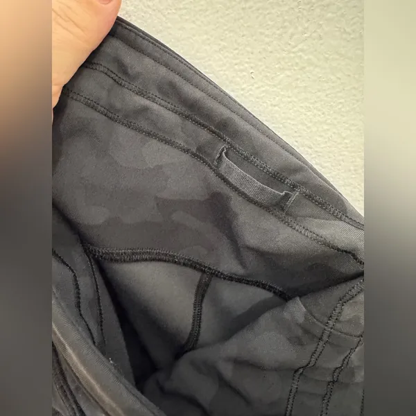 Lululemon Black Camp Side Pocket Pockets Biker Shorts‎ Size 2 - Image 6