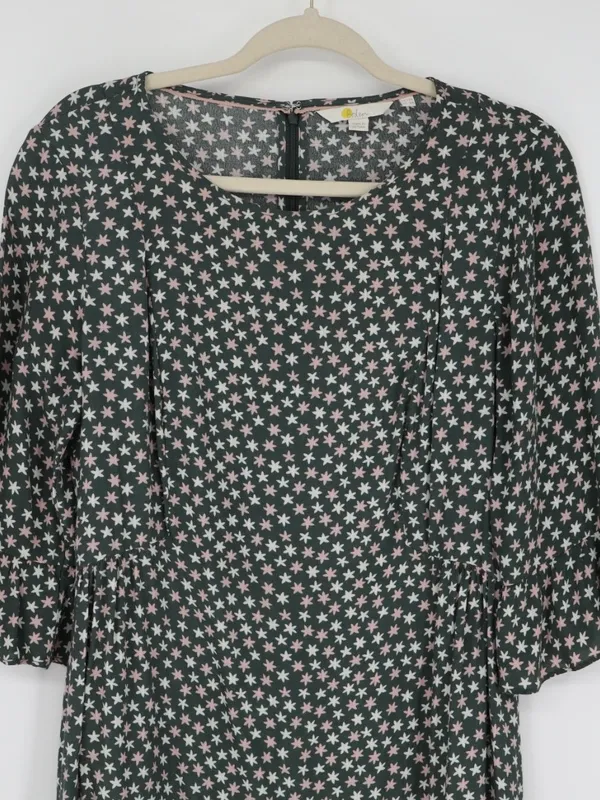 Boden Hyacinth Dress 8R Green Scattered Stars 3/4 Flutter Sleeve 100% Viscose - Image 2