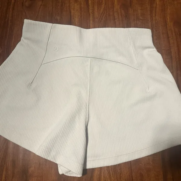 lululemon athletica High Waist Cream Shorts - Image 2