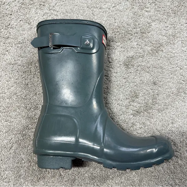 Hunter Women’s Original Rain Boots Short Gloss Outdoor in Graphite Gray 6 - Image 5