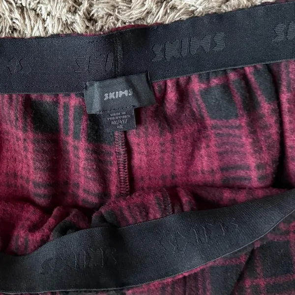 NWOT SKIMS Unisex Fleece Flannel Sleep pants Medium in Wine Plaid 4x - Image 6