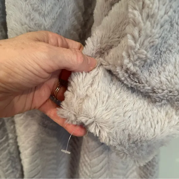 Fever Fuzzy‎ Faux Fur Coat Women's Medium Light Gray Button Neck Closure Lined - Image 4