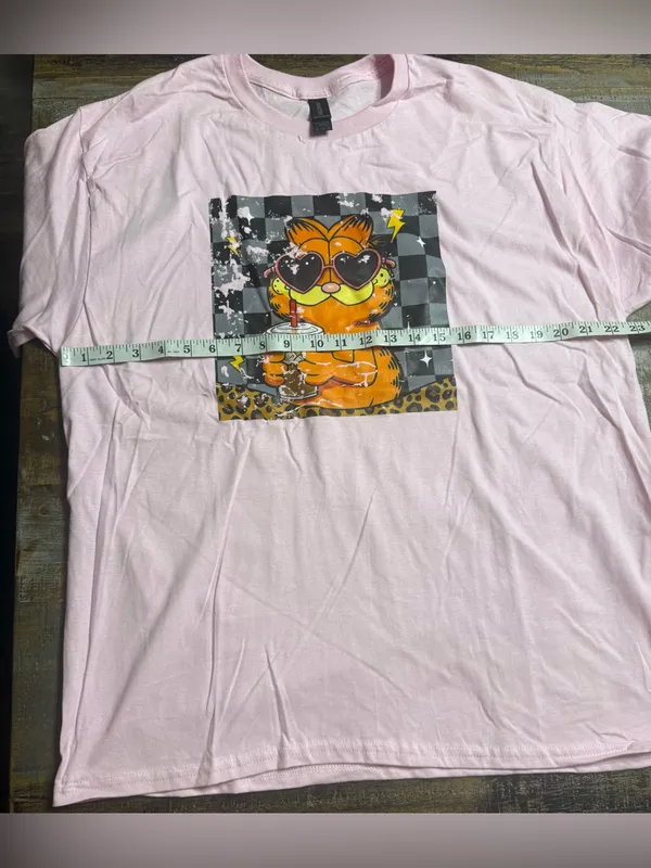 Gildan Light Pink Short Sleeve Tee with Orange Cartoon Cat Graphic - Image 5