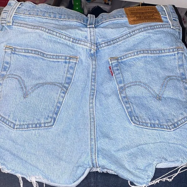 ✨ HP✨Ribcage Short in Tango Pulse Shorts
LEVI'S✨ - Image 10