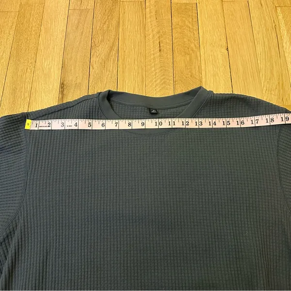 Uniqlo Gray Ribbed Crew Neck Top - Image 8