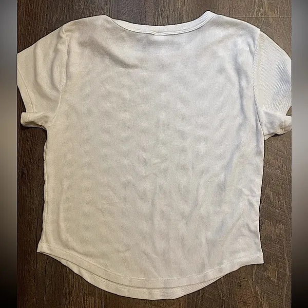 american eagle outfitters white cropped t shirt - Image 2