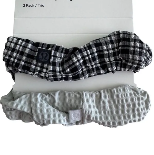 Seersucker Blister Check Lululemon Uplifting Scrunchies 2 Black and White / Vap - Image 3