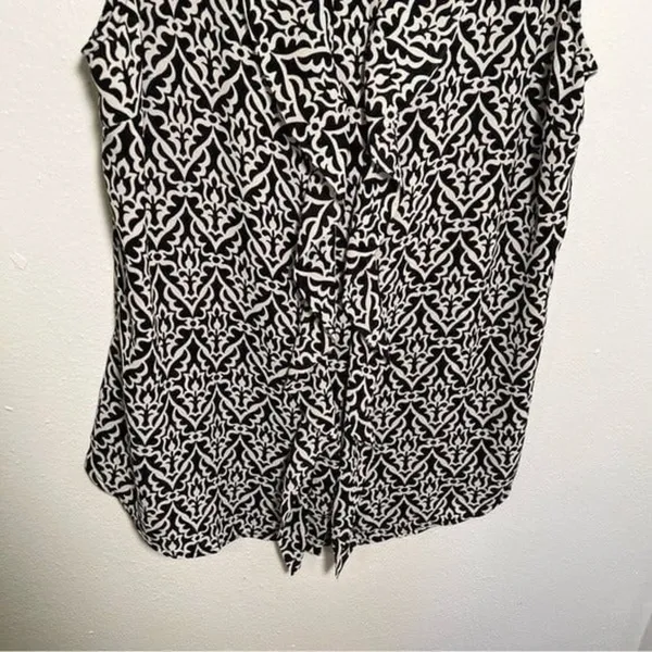 Loft Women's Sz Small Sleeveless Button Down Ruffle Blouse Black White Geometric - Image 4