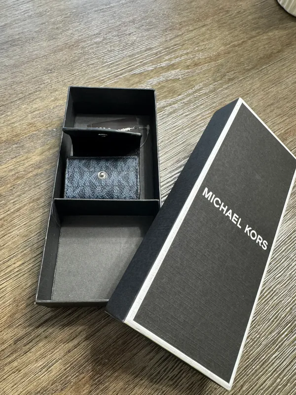 Michael Kors NWT  AirPod Case - Black/blue - Image 2