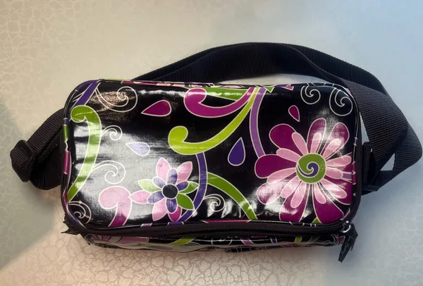 RETIRED: Vera Bradley | women’s Purple Punch pattern vinyl lunchbox. - Image 2