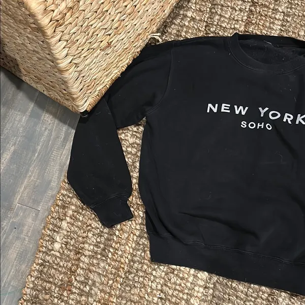 Brandy Melville New York SoHo Crew in Black Size Small - Image 3