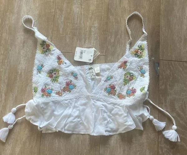Free People embroidered flutter white tassel crop tank top XS NEW Boho Gypsy - Image 4