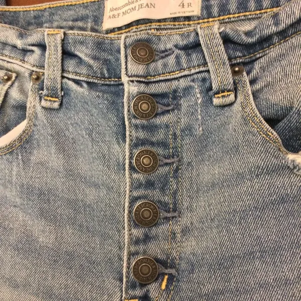 Abercrombie & Fitch a & f mom jeans distressed jeans size 4 raw hem button fly - Image 3