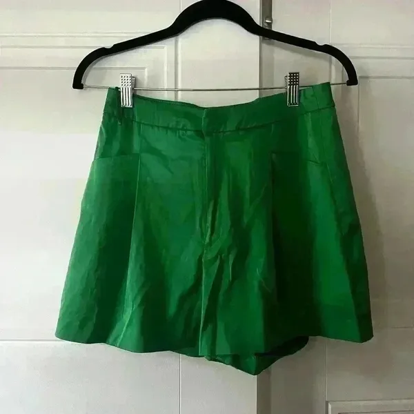 Zara women's green tailored shorts size M - Image 4