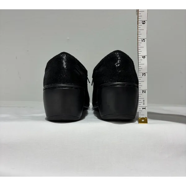 Clarks Collection Black Snakeskin Wedge Loafers Size 9 - Image 7