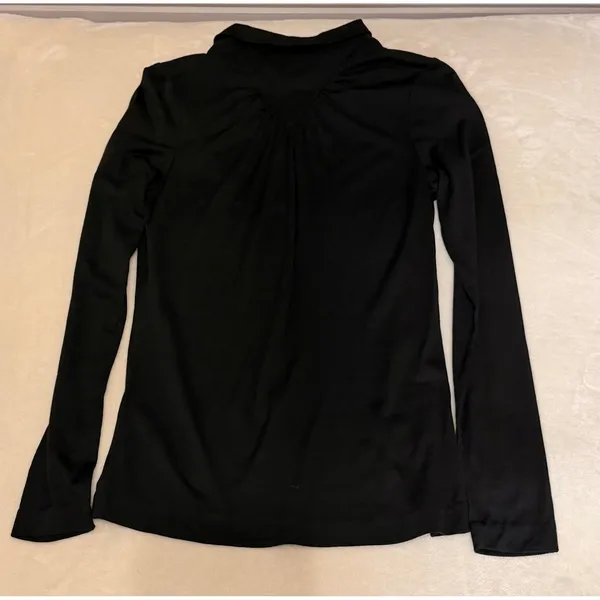 Tory Burch NWOT Black Wool Blend Quarter Zip Logo Medallion Pleated Back Top M - Image 4