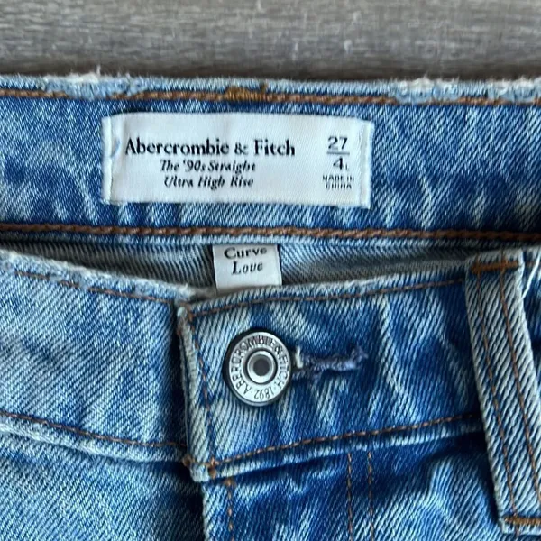 Abercrombie Ultra High Rise 90s Straight Jean, Light with Vent Hem - Image 9