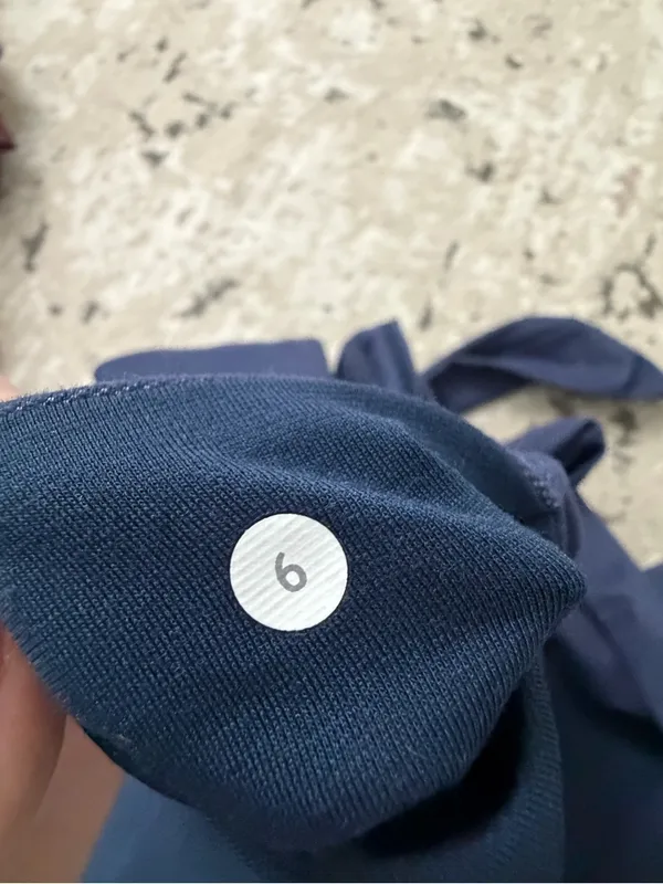 Lululemon Navy Blue Leggings 28” Size 6 - Image 3