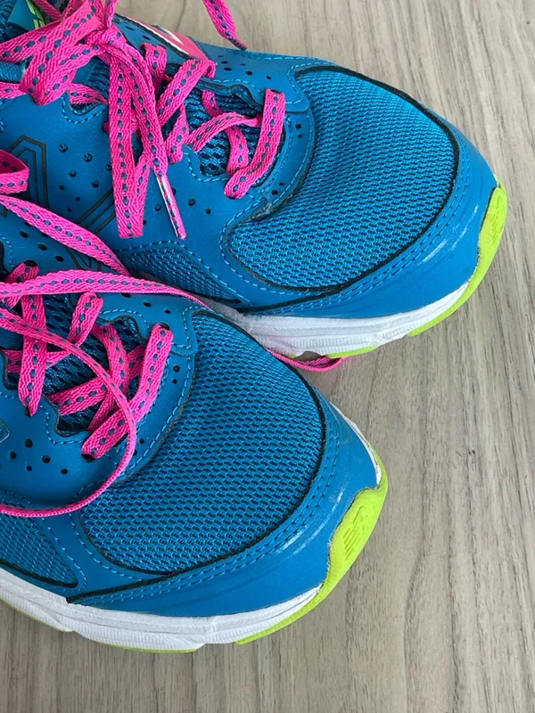 New Balance Teal Blue Sneakers with Hot Pink Accents - Image 11