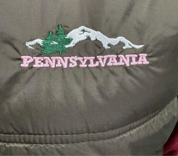Pennsylvania Embroidered Olive Green Faux Fur Trim Puffer Vest Size Medium - Image 3