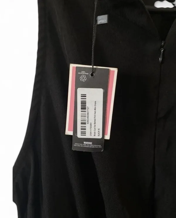 Pretty little thing Black ruffled open stomach mini dress - Image 3