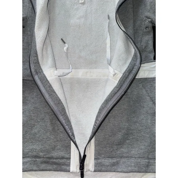 Lululemon Women's Light as Warmth Jacket Grey Fleece Full Zip Size‎ 6 - Image 6