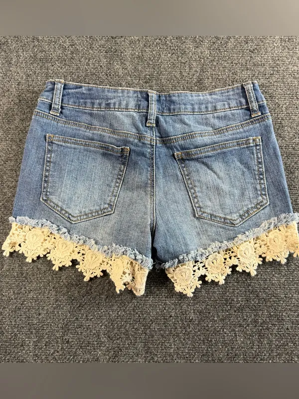 Altar'd State Women’s Cutoff White Lace Fringe Distressed Boho Jean Shorts Sz 27 - Image 2