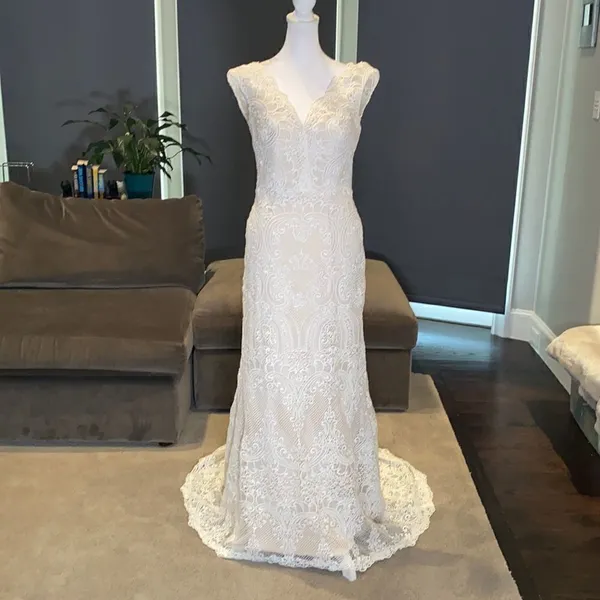 Women’s Bohemian Wedding Dress with Nude Lining Zip Up Back Size 2 NWT - Image 3