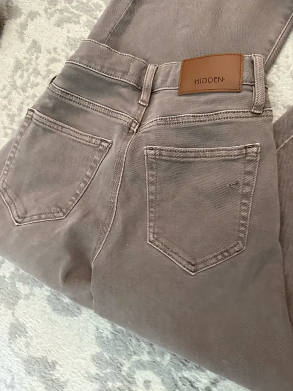 Hidden Jeans - Image 2