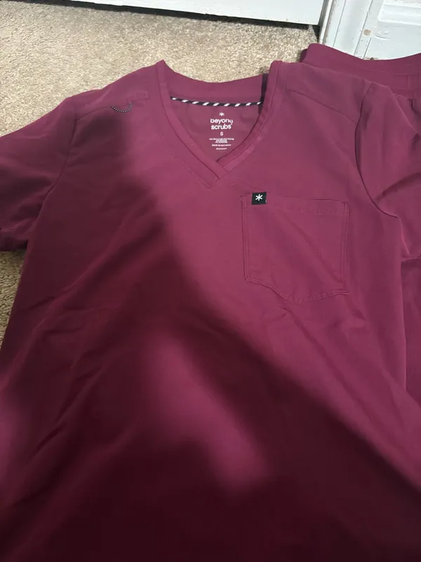 Beyond scrubs scrub set Purple Size small/medium petite - Image 2