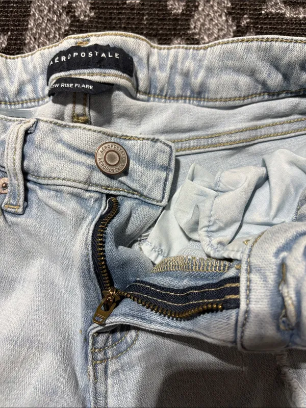 Aeropostale Jeans - Size 0 Short - Image 6