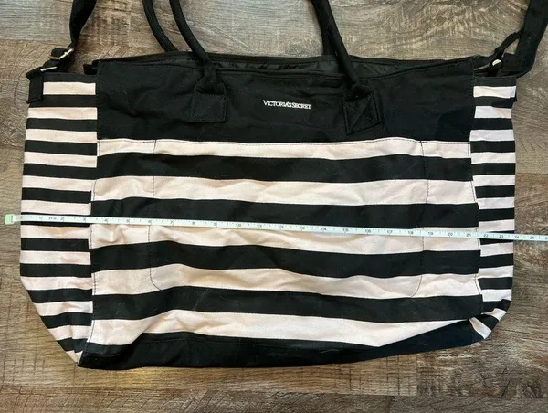 Victoria’s Secret Weekender Bag - Image 5
