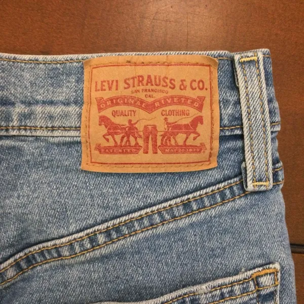 Levi’s ribcage straight ankle light wash 26 button fly - Image 5