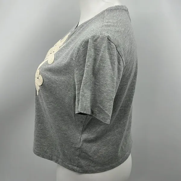 H & M gray cropped textured large short sleeve shirt - Image 3