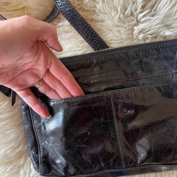 Hobo International Tobey Crossbody bag glazed leather. - Image 9