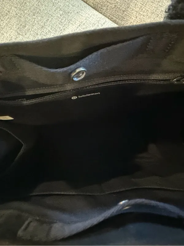 Lululemon Boxy Tote Bag 10L Faux Shearling Trims black sold out online NWT - Image 13