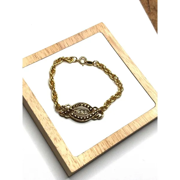 AVON Gold-Tone Rope Chain Bracelet W/ Rhinestone & Intricate Centerpiece Design - Image 3