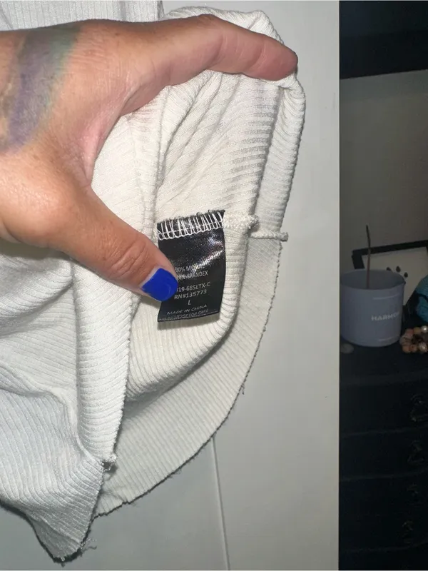 Vici Off White Ribbed Raw Edge Bottom Tank $44 MSRP - Image 5