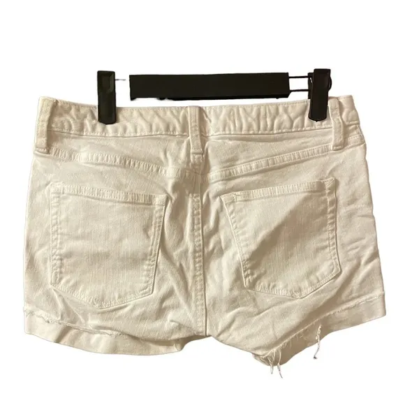 GAP WHITE DENIM SLIM CUT OFF SHORTS - Image 2