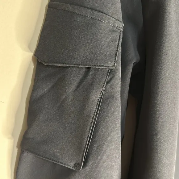 Men’s Golf pullover black size small NWOT arm pockets - Image 4