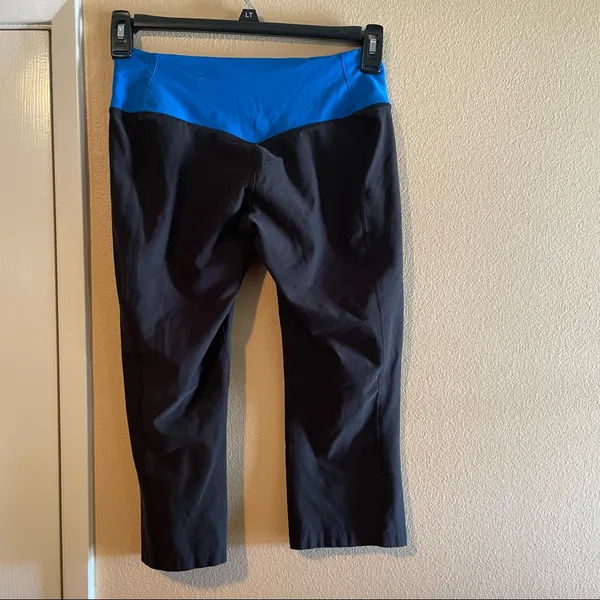 Nike Women’s Capri Leggings - Image 2