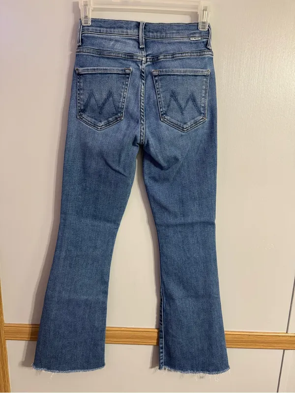 MOTHER Blue The Weekender in First Mate Medium Wash Flare Jeans Size 23 - Image 2