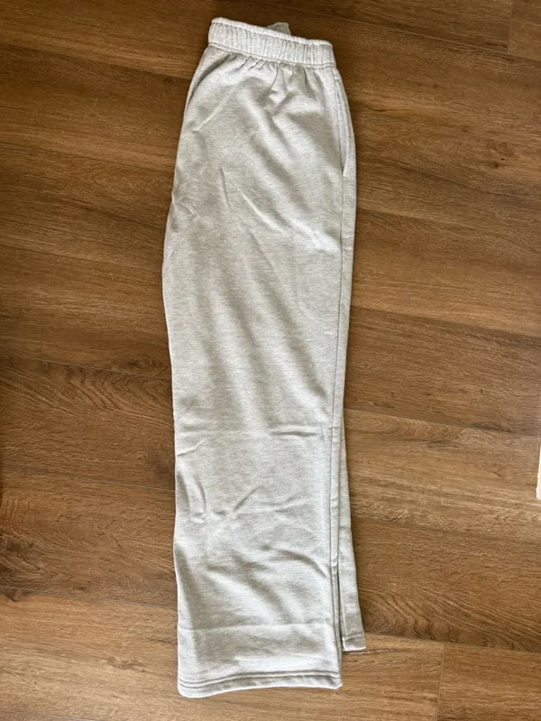 ALO Yoga Light Gray Cozy Wide-Leg Sweatpants - Image 4