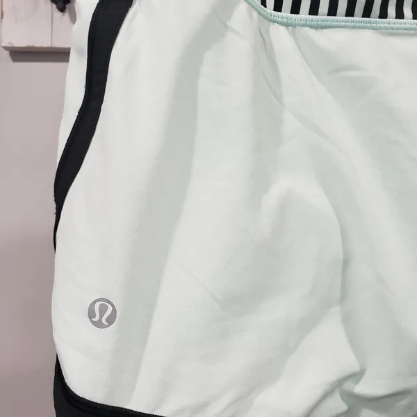 Lululemon Groovy Run Shorts Mint Stripe Size 6 - Image 4