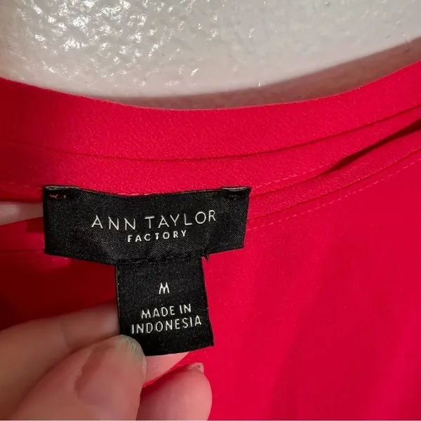 Ann Taylor Women's Size Medium‎ Blouse Red Pink Short Ruffle Sleeve Boatneck - Image 5