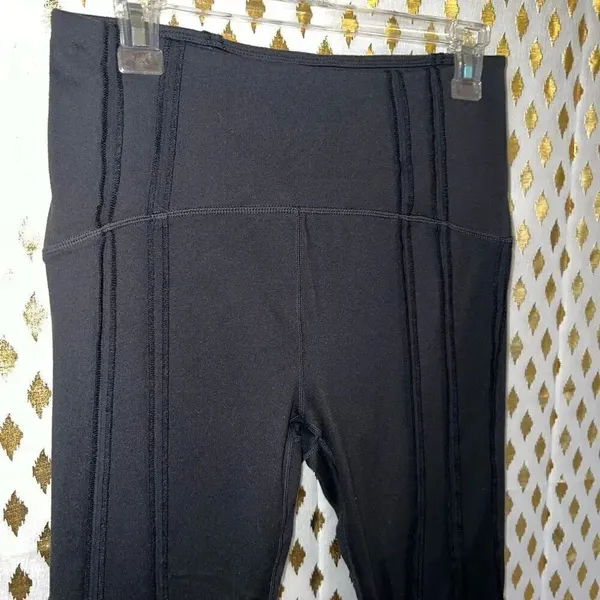 Fabletics leggings and flared pants bundle set size L ￼ - Image 4