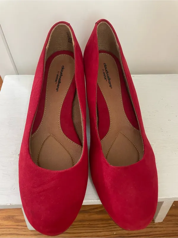 Red Pumps Cloudwalkers by Avenue Size 9W - Image 2
