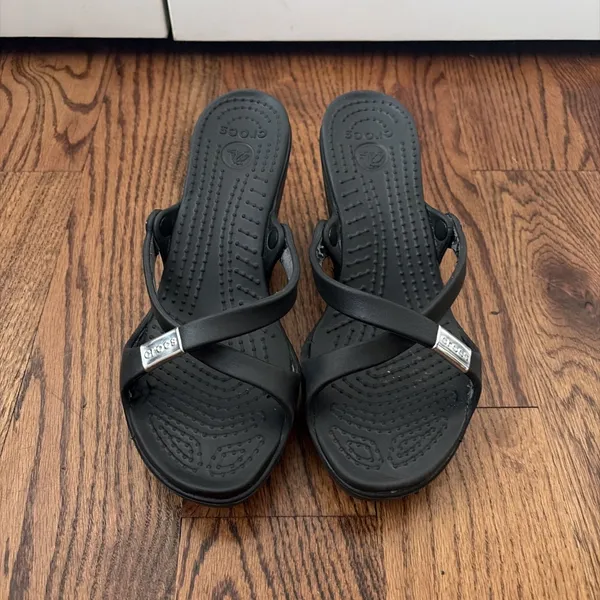 Crocs Cyprus IV Sandals Womens 8 Shoes Black Rubber Heel Slide Strappy Comfort - Image 2