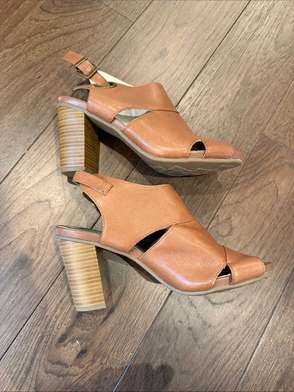 White Mountain Tan Open-Toe Chunky Heel Sandals Size 8.5 - C16-066 - Image 7